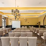 Kyniska Palace Conference & فندق